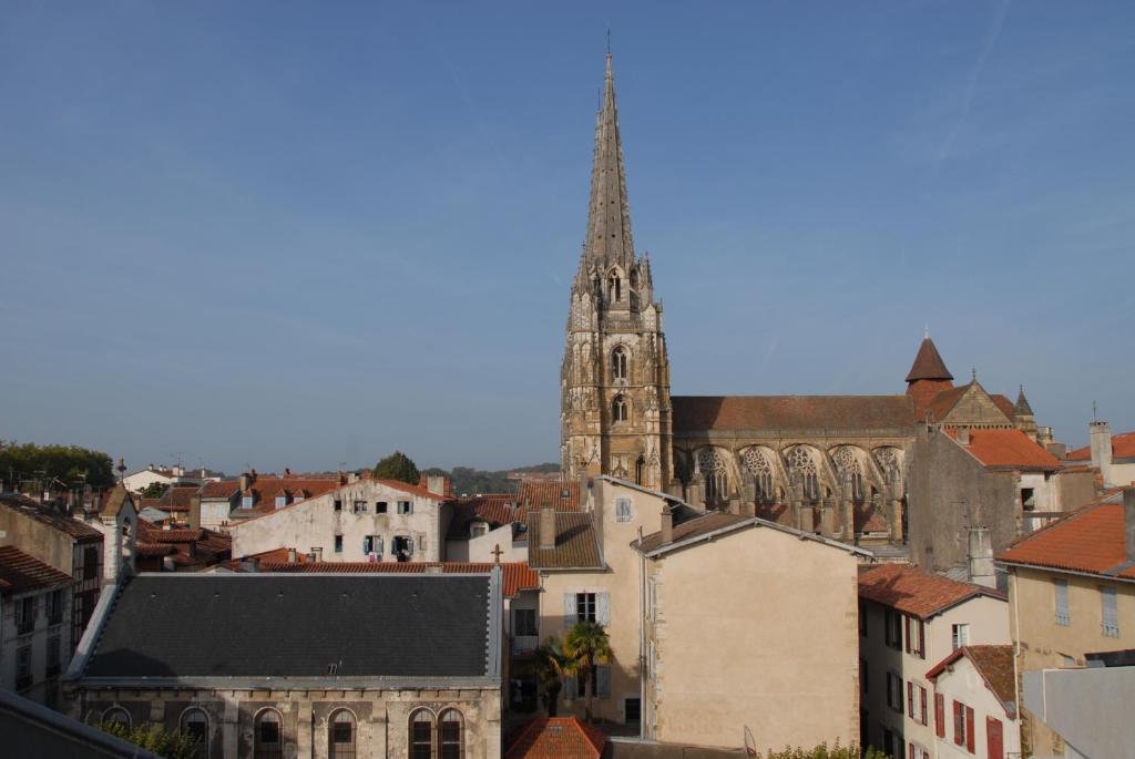 Temporesidence Cathedrale Байон Екстериор снимка